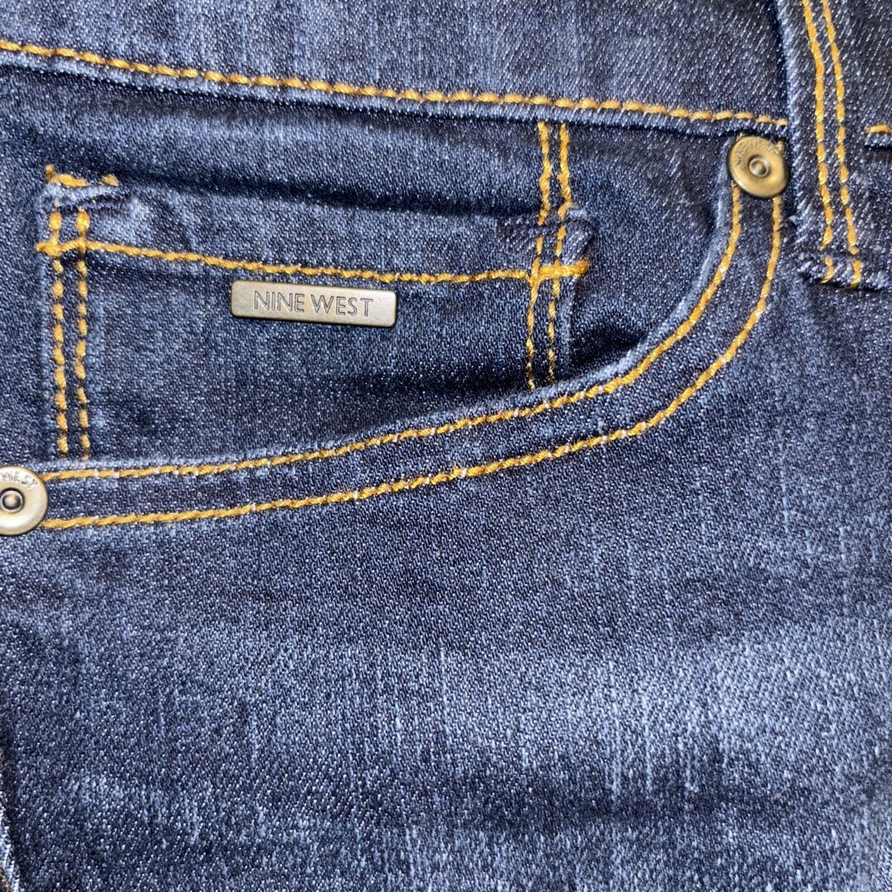 Nine West Chrystie Capri Jean Size 6, Dark Wash  NWOT